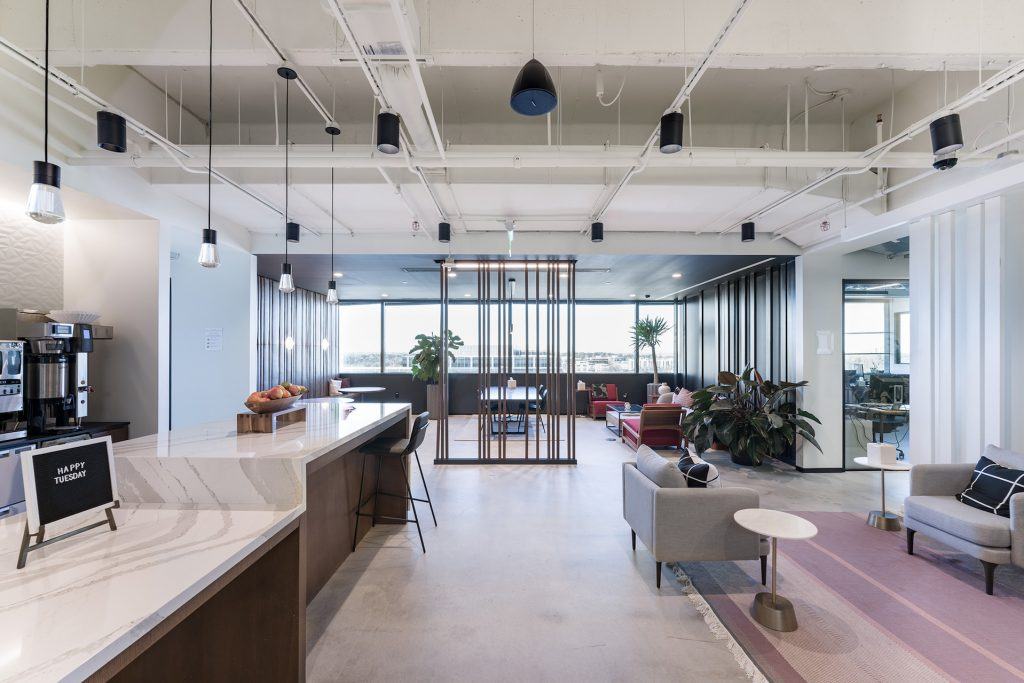 Sleek marble finishes and cool tones add dimension to the common areas of Industrious Perimeter.