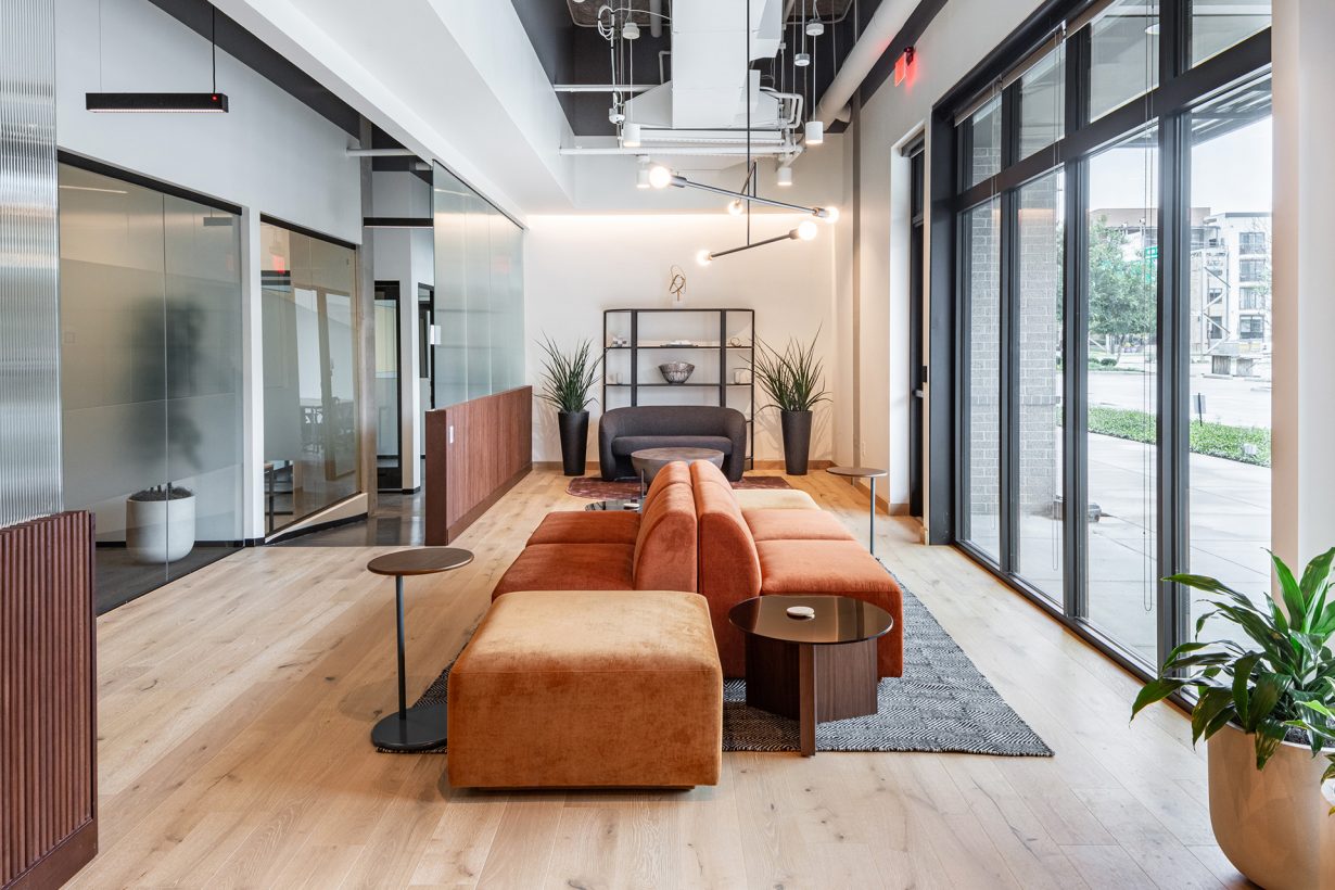 Natural color tones and ample greenery add warmth to the space.
