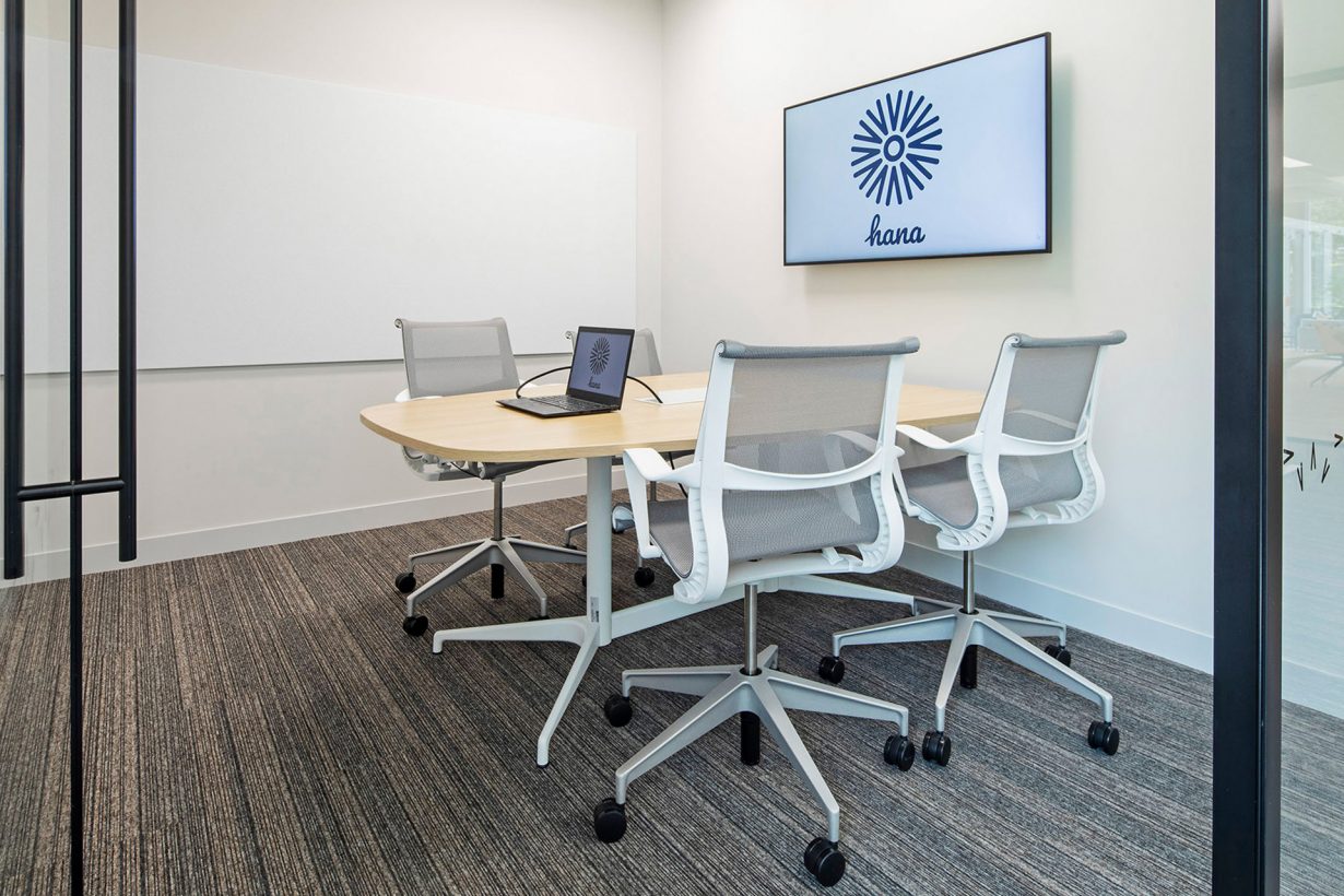 There are a variety of meeting rooms available.
