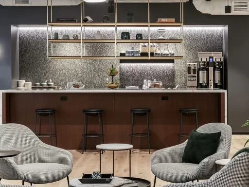 500 W Madison Street Ogilvie Chicago Illinois USA coworking & shared office space by Industrious